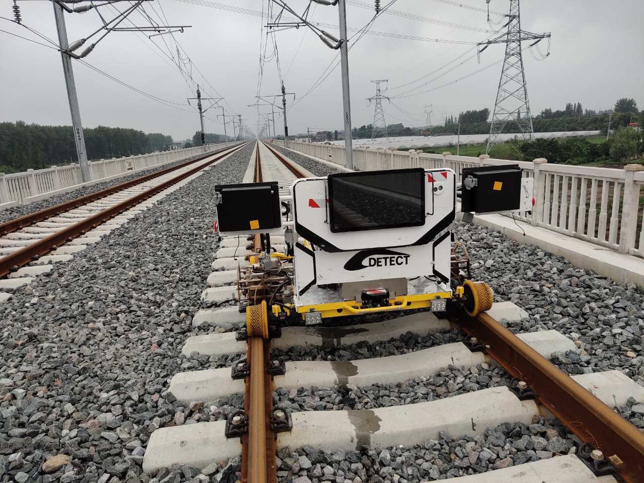 热烈庆贺我司“轨道无人智能综合检测系统”项目顺利通过 中国铁路上海局集团有限公司评审验收